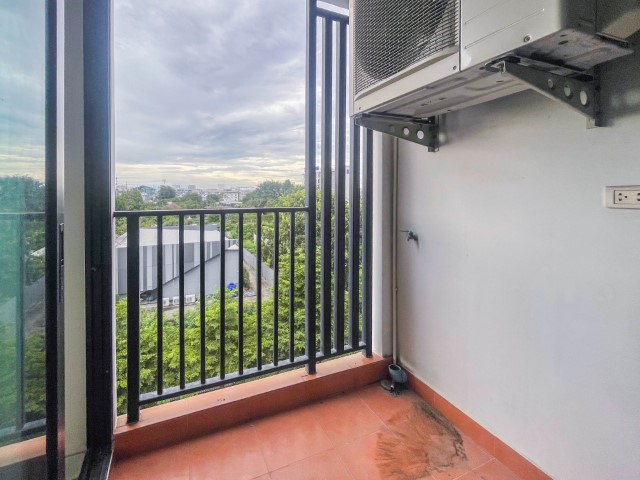 *****คอนโดมิเนียมมือสองย่านกรุงเทพมหานคร โครงการ รีเจ้นท์โฮม15 แจ้งวัฒนะ บนเนื้อที่ 30.72 ตร.ม. ฟังก์ชัน 1 ห้องนอน 1 ห้องน้ำ แถมฟรี! 1 เครื่องปรับอากาศ ใกล้สนามบินดอนเมือง และรถไฟฟ้าถึง 2 สาย ได้แก่ สายสีเขียวเข้ม "สถานีพหลโยธิน 57" และสายสีชมพู "สถานีราชภัฏพระนคร"